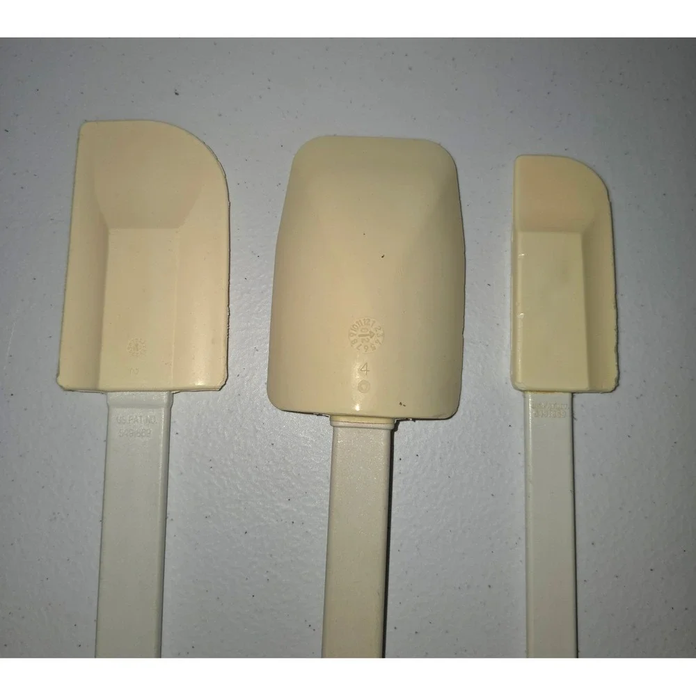 The Pampered Chef Scraper‎ Spatula Set of 4 Cream Silicone Kitchen Utensils USA